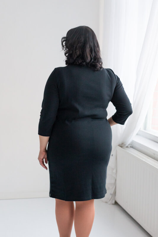 Naisten musta mekko takaapäin - Melli EcoDesign