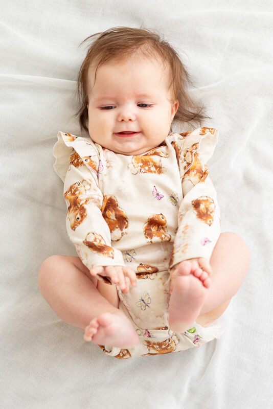 Vauvan röyhelöhihainen pupu body - Melli EcoDesign