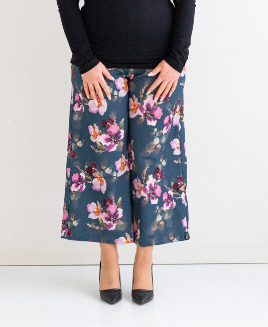 Kotimaiset naisten culottes housut - Melli EcoDesign Kotimaiset naisten culottes housut - Melli EcoDesign