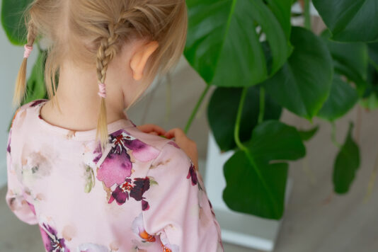 Kukkakuosinen lastenmekko - Melli EcoDesign Kukkakuosinen lastenmekko - Melli EcoDesign