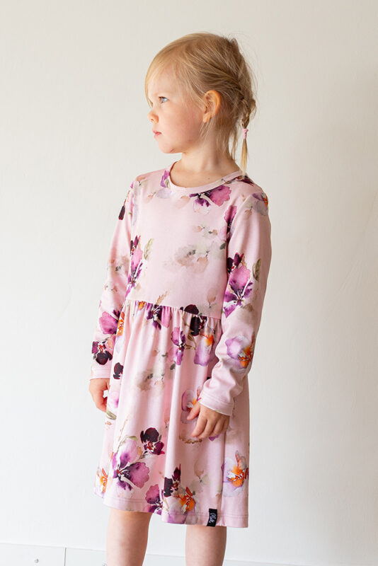 Lasten kukkakuosinen mekko - Melli EcoDesign Lasten kukkakuosinen mekko - Melli EcoDesign