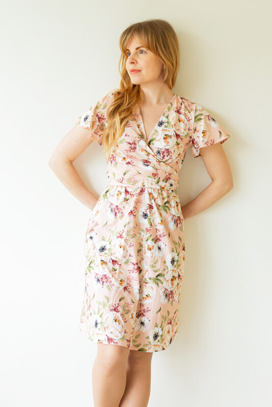 Lyhythihainen naisten kietaisumekko - Melli EcoDesign Lyhythihainen naisten kietaisumekko - Melli EcoDesign