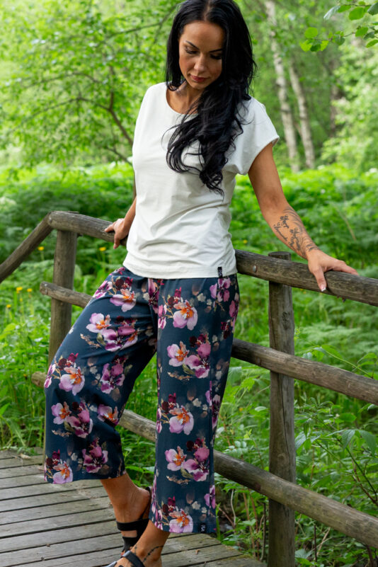 Tummansiniset culottes-housut - Melli EcoDesign Tummansiniset culottes-housut - Melli EcoDesign