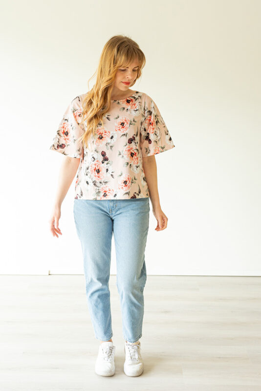 Naisten kukkakuosinen kellohihapaita - Melli EcoDesign Naisten kukkakuosinen kellohihapaita - Melli EcoDesign