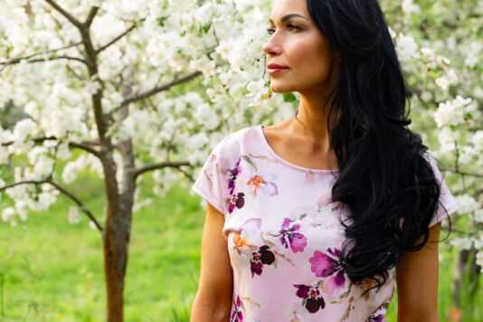 Naisten lyhythihainen kukkapaita - Melli EcoDesign Naisten lyhythihainen kukkapaita - Melli EcoDesign