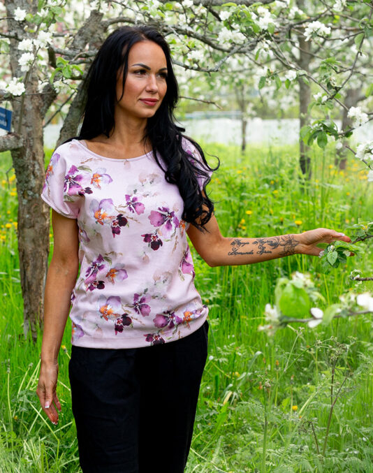 Naisten vaalean pinkki paita - Melli EcoDesign Naisten vaalean pinkki paita - Melli EcoDesign