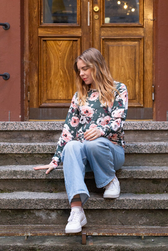 Collegepaita kukkakuosilla havun vihreä- Melli EcoDesign Collegepaita kukkakuosilla havun vihreä- Melli EcoDesign