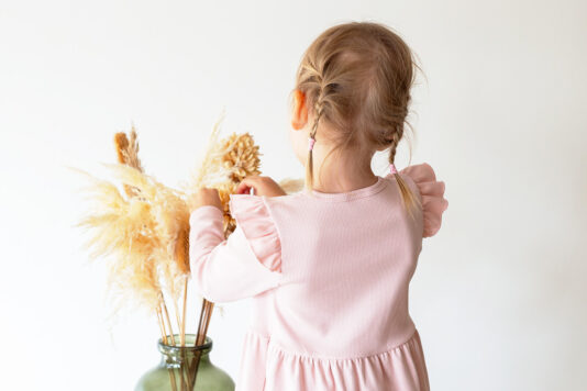 Lasten ribbimekko röyhelöhihoilla- Melli EcoDesign Lasten ribbimekko röyhelöhihoilla- Melli EcoDesign