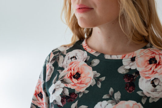 Naisten kotimainen havu collegepaita - Melli EcoDesign Naisten kotimainen havu collegepaita - Melli EcoDesign