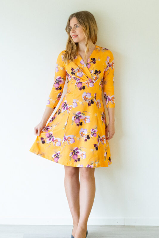 Laskosmekko Mystic flower okra XS-3XL