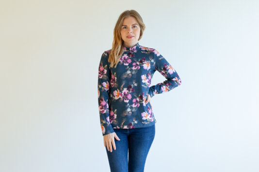 Naisten kukkakuosinen trikoopaita luomupuuvilla - Melli EcoDesign Naisten kukkakuosinen trikoopaita luomupuuvilla - Melli EcoDesign