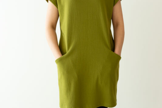 Naisten oliivinvihreä holkkihihatunika - Melli EcoDesign Naisten oliivinvihreä holkkihihatunika - Melli EcoDesign