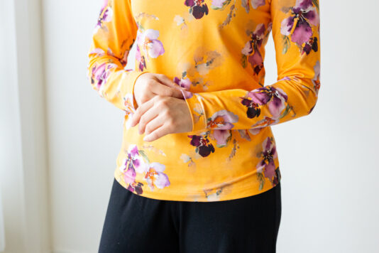 Naisten paita Mystic flower okra - Melli EcoDesign Naisten paita Mystic flower okra - Melli EcoDesign