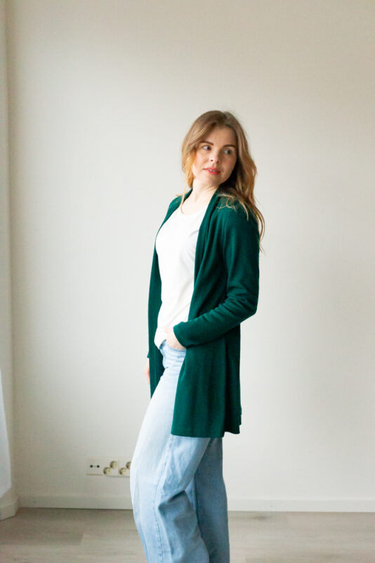 Kotimainen vihreä naisten merinovilla neuletakki - Melli EcoDesign Kotimainen vihreä naisten merinovilla neuletakki - Melli EcoDesign