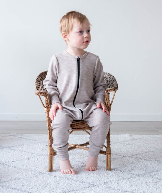 Lasten merinovillahaalari hiekan sävyssä - Melli EcoDesign