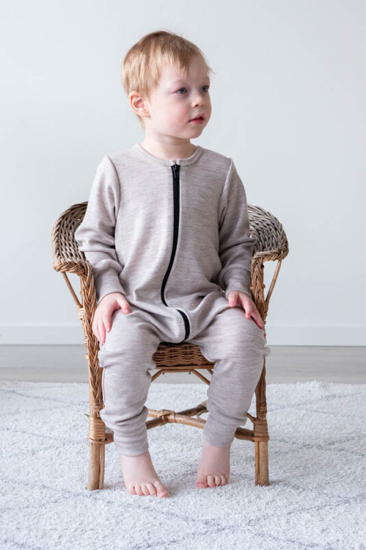 Lasten merinovillahaalari hiekan sävyssä - Melli EcoDesign