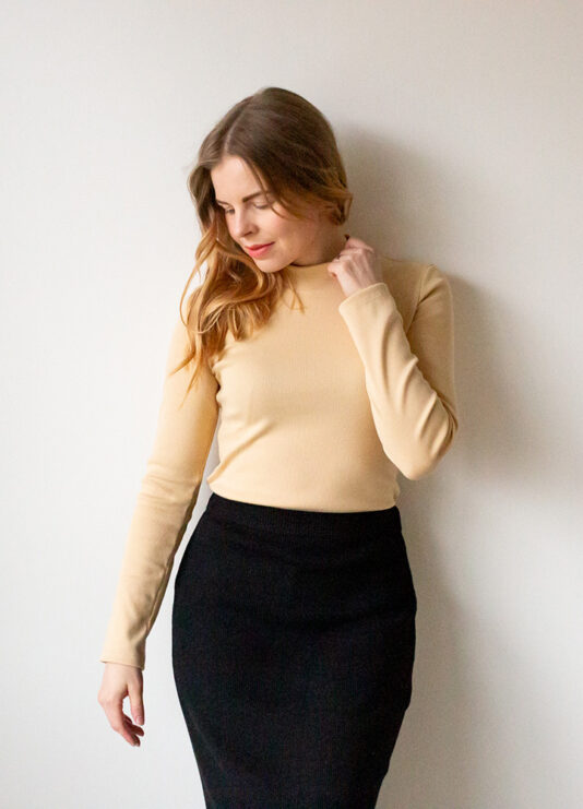 Naisten korkeakauluksinen ribbipaita - Melli EcoDesign