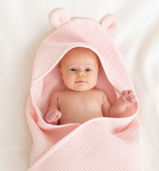 Vauvan vaaleanpunainen vohvelipyyhe nallenkorvilla - Melli EcoDesign Vauvan vaaleanpunainen vohvelipyyhe nallenkorvilla - Melli EcoDesign