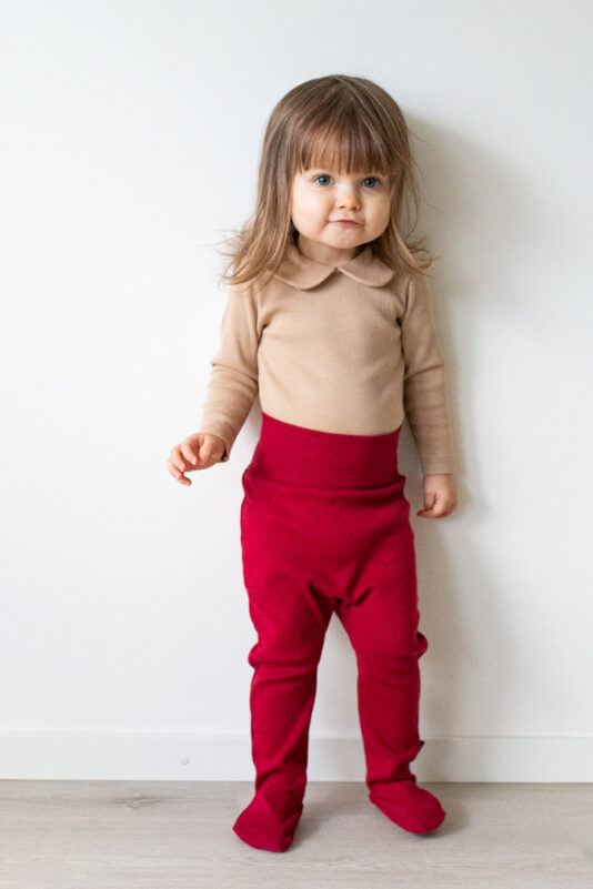 Vauvan punaiset potkuhousut - Melli EcoDesign