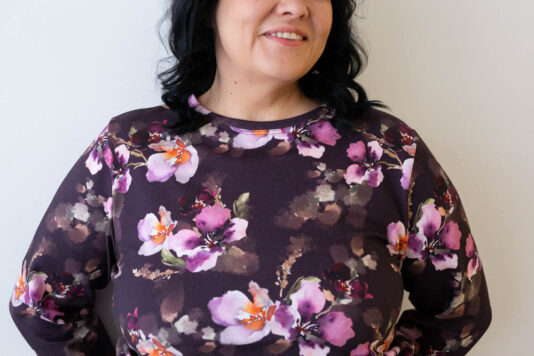 Kukkakuosinen naisten collegepaita - Melli EcoDesign Kukkakuosinen naisten collegepaita - Melli EcoDesign