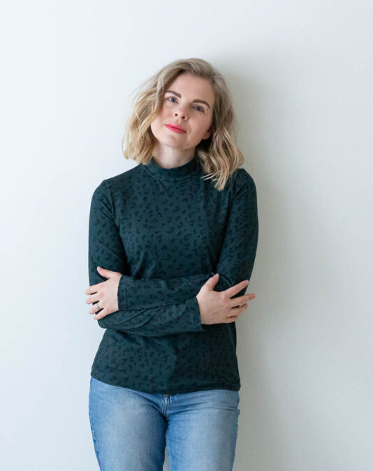 Naisten Paita korkealla kauluksella Leo havu - Melli EcoDesign_ Naisten Paita korkealla kauluksella Leo havu - Melli EcoDesign_