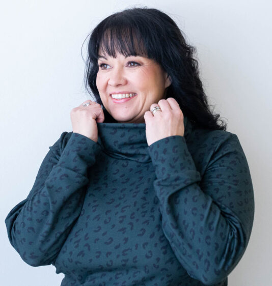 Naisten collegepaita kaulauksella leopardi havu - Melli EcoDesign