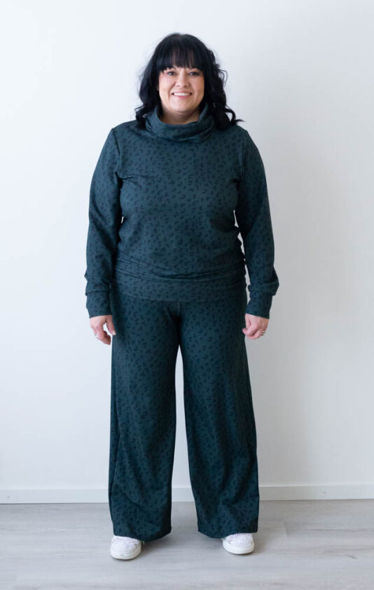 Naisten havun sävyiset leveät housut - Melli EcoDesign Naisten havun sävyiset leveät housut - Melli EcoDesign