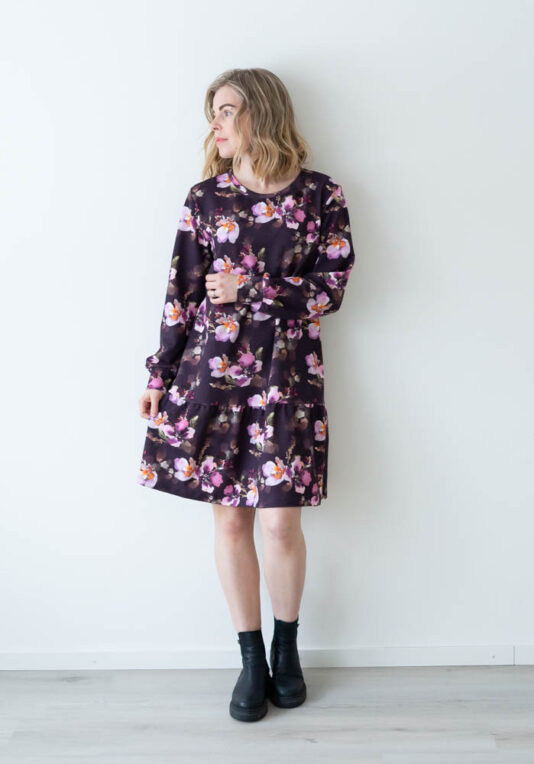 Naisten kukkakuosinen collegemekko - Melli EcoDesign Naisten kukkakuosinen collegemekko - Melli EcoDesign