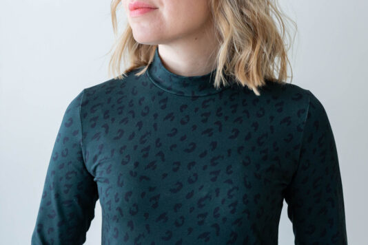 Naisten leopardi havu korkea kauluksinen paita - Melli EcoDesign Naisten leopardi havu korkea kauluksinen paita - Melli EcoDesign