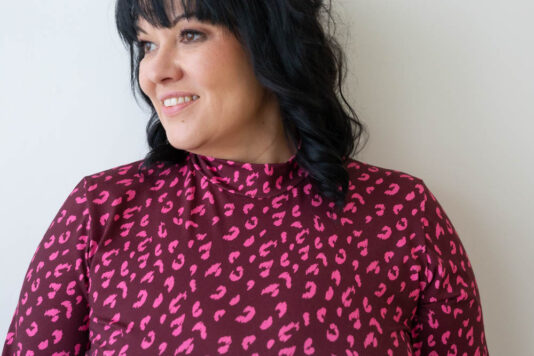 Naistenvaatteita Suomesta- Melli EcoDesign Naisten korkeakauluksinen pinkki paita - Melli EcoDesign