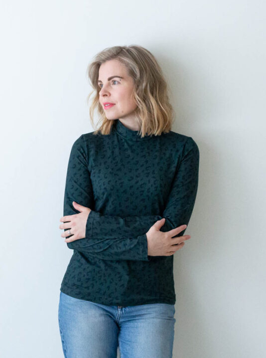 Paita korkealla kauluksella Leo havu - Melli EcoDesign Paita korkealla kauluksella Leo havu - Melli EcoDesign