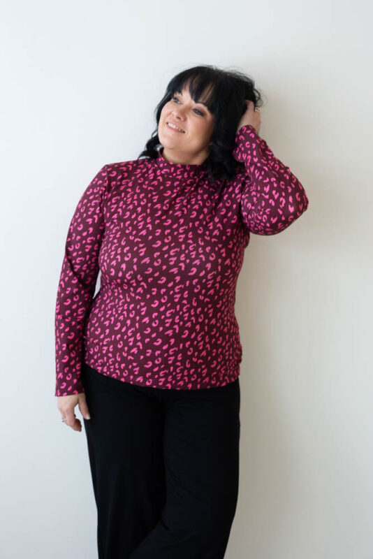 Pinkki naisten korkeakauluksinen paita - Melli EcoDesign