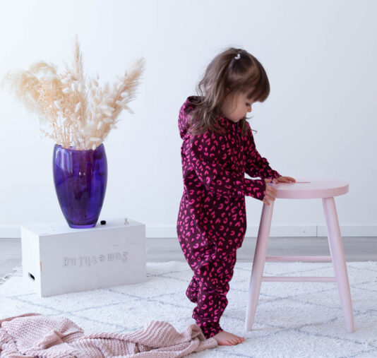 Hupullinen collegehaalari pinkki - Melli EcoDesign Hupullinen collegehaalari pinkki - Melli EcoDesign