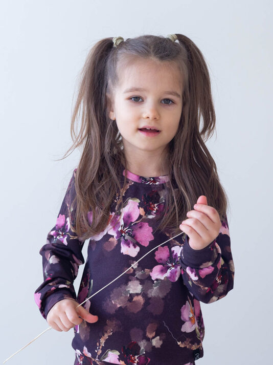 Lasten kukkakuosinen collegepaita - Melli EcoDesign Lasten kukkakuosinen collegepaita - Melli EcoDesign