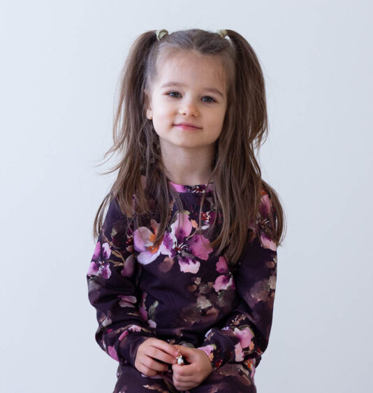 Lasten luumun sävyinen kukkakuosinen collegepaita - Melli EcoDesign