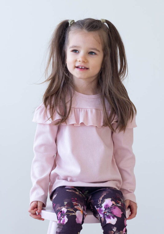 Lasten vaaleanpunainen ribbipaita röyhelöllä - Melli EcoDesign Lasten vaaleanpunainen ribbipaita röyhelöllä - Melli EcoDesign