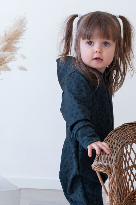 Leopardi kuosinen vauvan collegehaalari - Melli EcoDesign