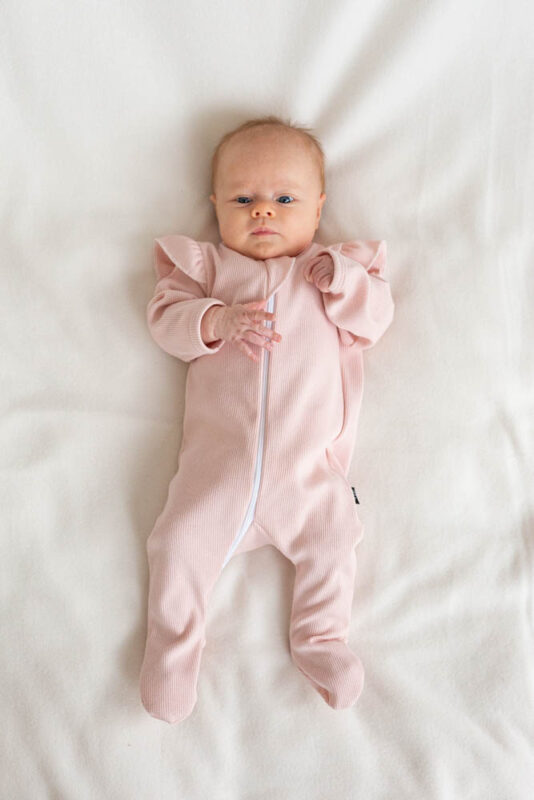 Vauvan Ribbi unihaalari röyhelöillä - Melli EcoDesign