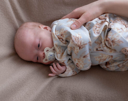 Söpö vauvan pupu kuosinen unihaalari - Melli EcoDesign Söpö vauvan pupu kuosinen unihaalari - Melli EcoDesign