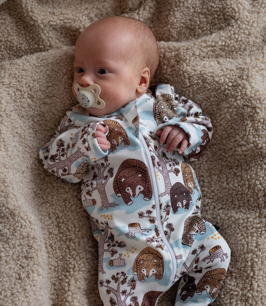 Unihaalari jalkaterillä Nallemetsä vaaleansininen - Melli EcoDesign Unihaalari jalkaterillä Nallemetsä vaaleansininen - Melli EcoDesign