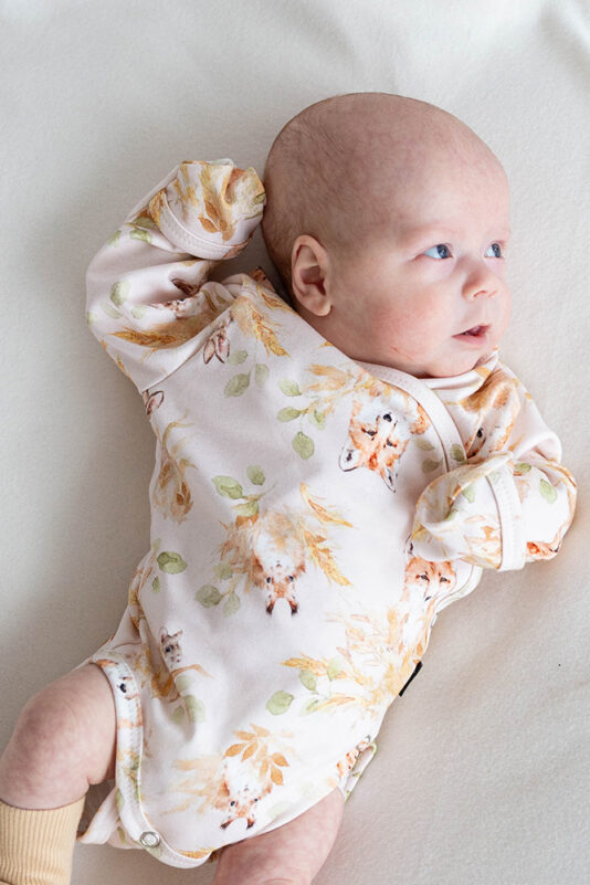 Kietaisubody kääntöhihoilla Viljapellon kätköissä vaalea kaura