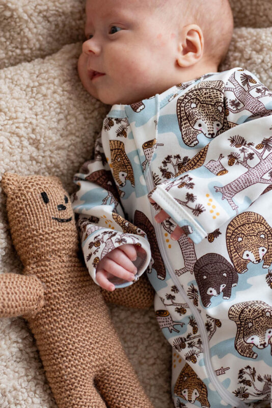 Unihaalari jalkaterillä Nallemetsä sininen