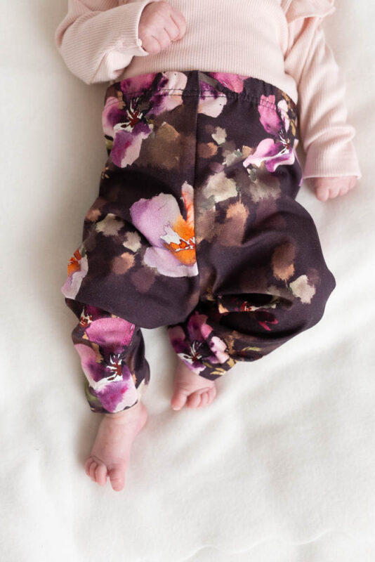 Vauvan legginsit kukkakuosilla luumu - Melli EcoDesign Vauvan legginsit kukkakuosilla luumu - Melli EcoDesign