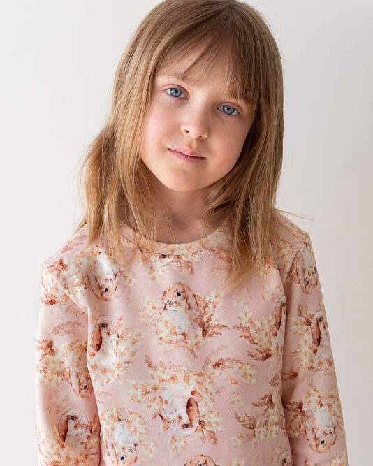 Lasten collegepaita vaaleanpunainen pupu – Melli EcoDesign Lasten collegepaita vaaleanpunainen pupu - Melli EcoDesign