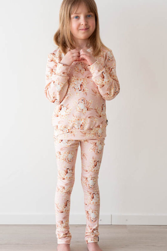 Lasten pupu kuosiset legginsit ja collegepaita – Melli EcoDesign