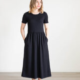 Musta naisten midimittainen mekko taskuilla - Melli EcoDesign