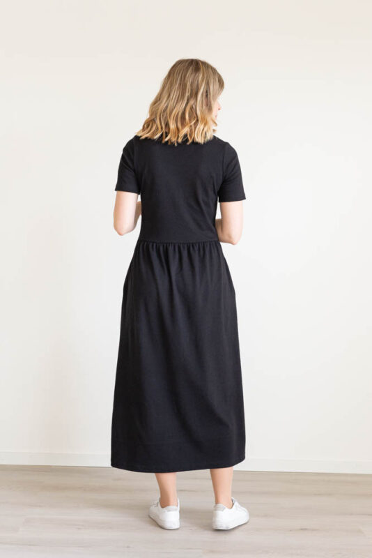 Suomessa valmistettu naisten midimittainen mekko - Melli EcoDesign Suomessa valmistettu naisten midimittainen mekko - Melli EcoDesign