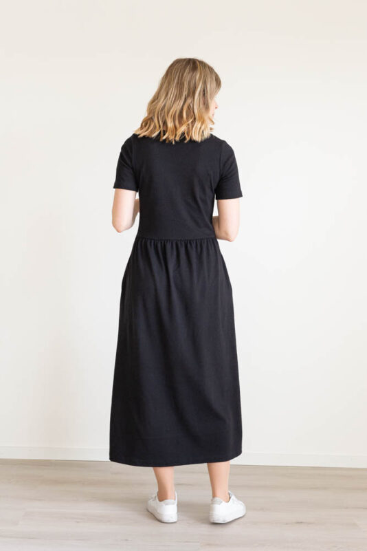 Suomessa valmistettu naisten midimittainen mekko - Melli EcoDesign