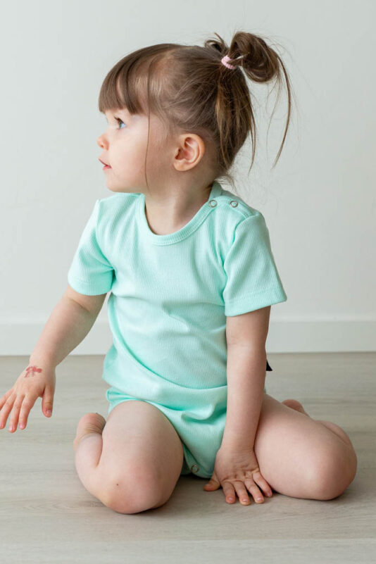 Vauvan lyhythihainen ribbibody – Melli EcoDesign